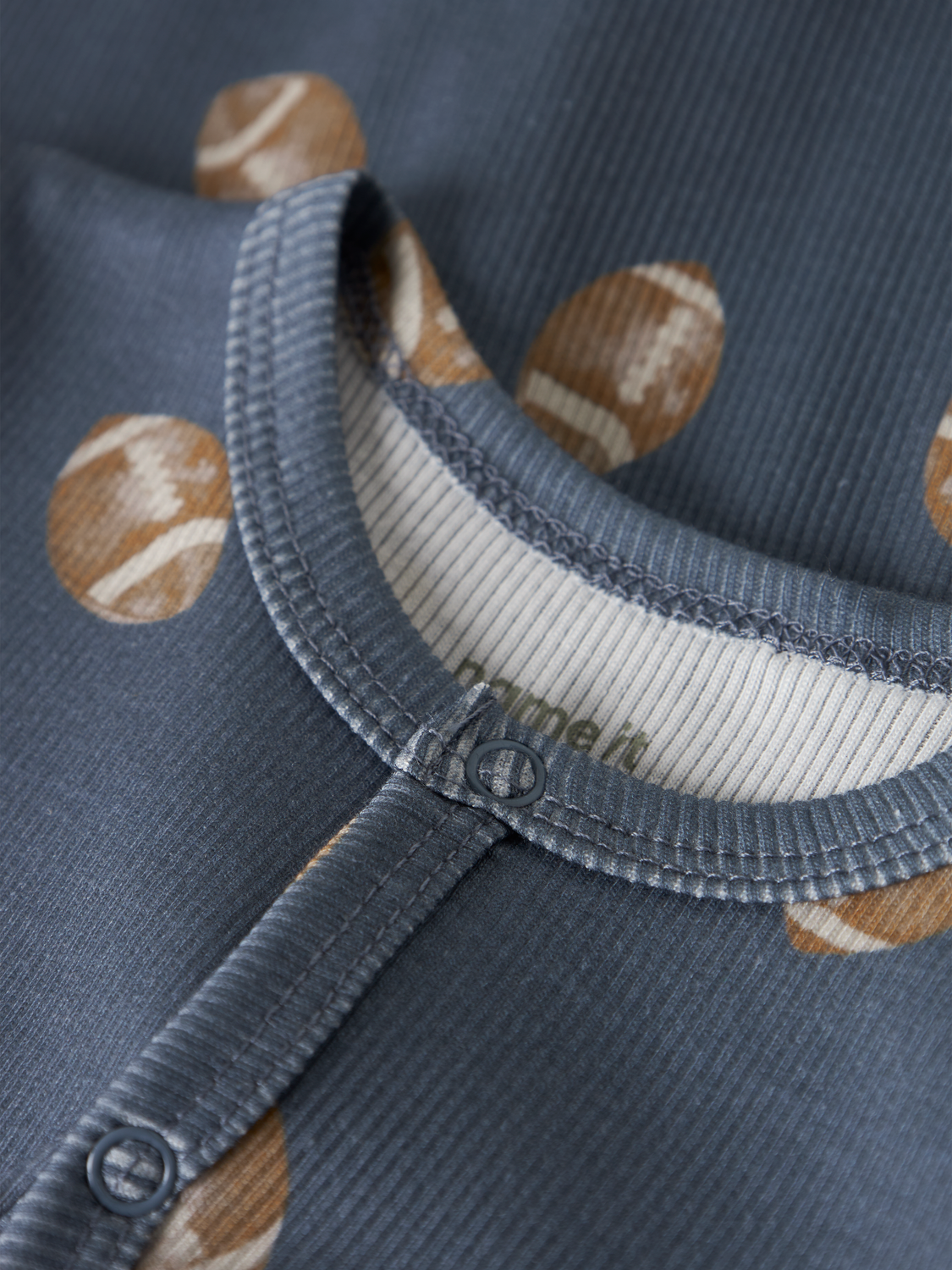 model_shot-front_full